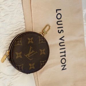 Louis Vuitton monogram round zip coin purse